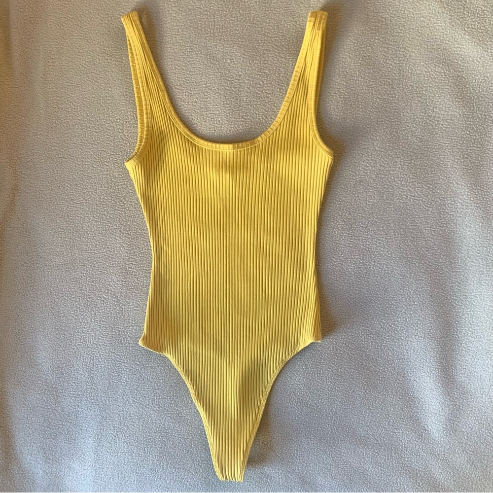 Aritzia Wilfred Leila yellow bodysuit size XS